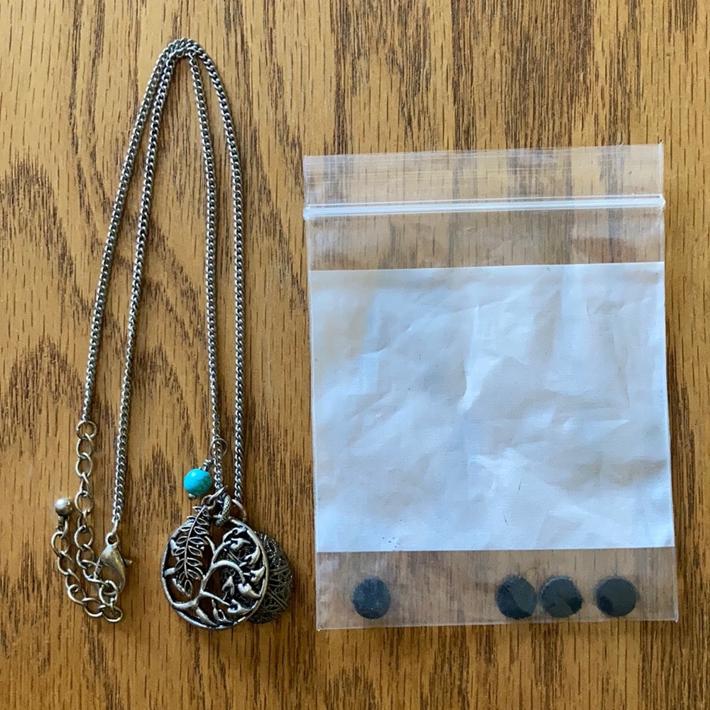 Diffuser tree necklace